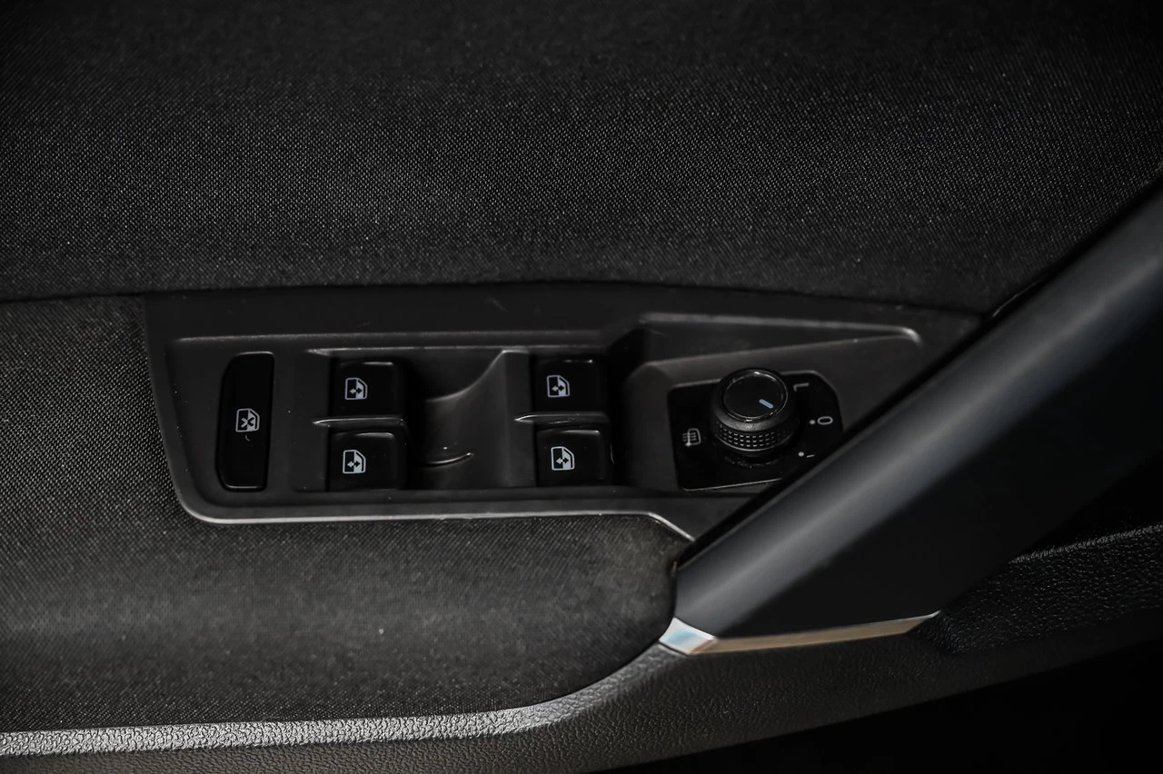 2018 Volkswagen Tiguan Trendline Awd Main Image