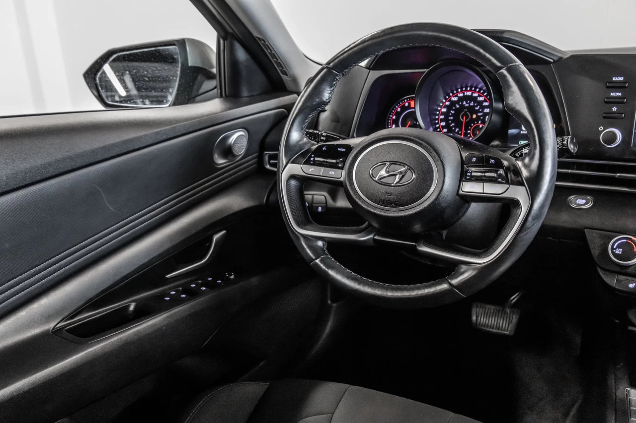 2022 Hyundai Elantra Preferred Main Image