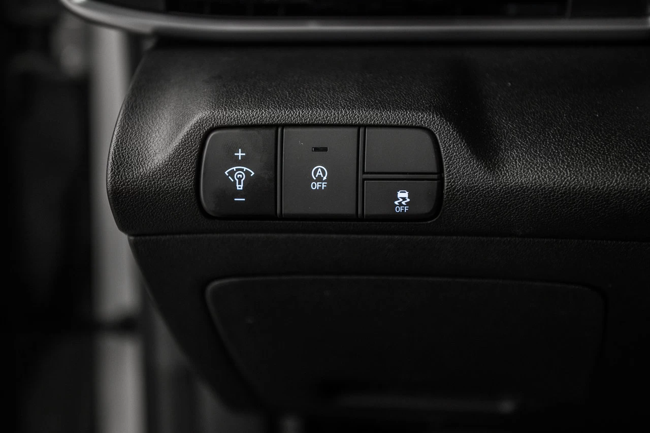 2024 Hyundai Elantra Essential Main Image
