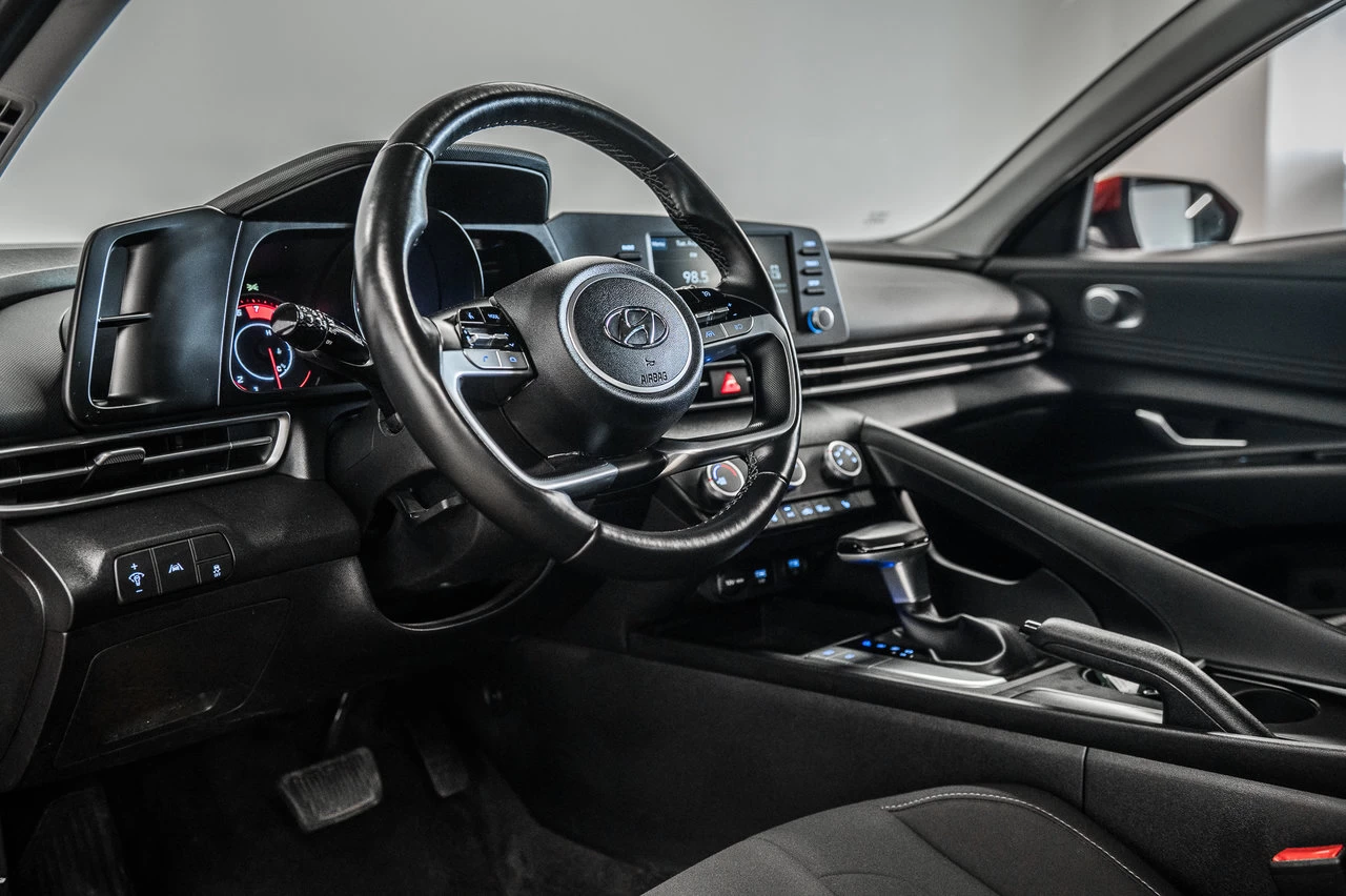 2021 Hyundai Elantra Preferred Main Image