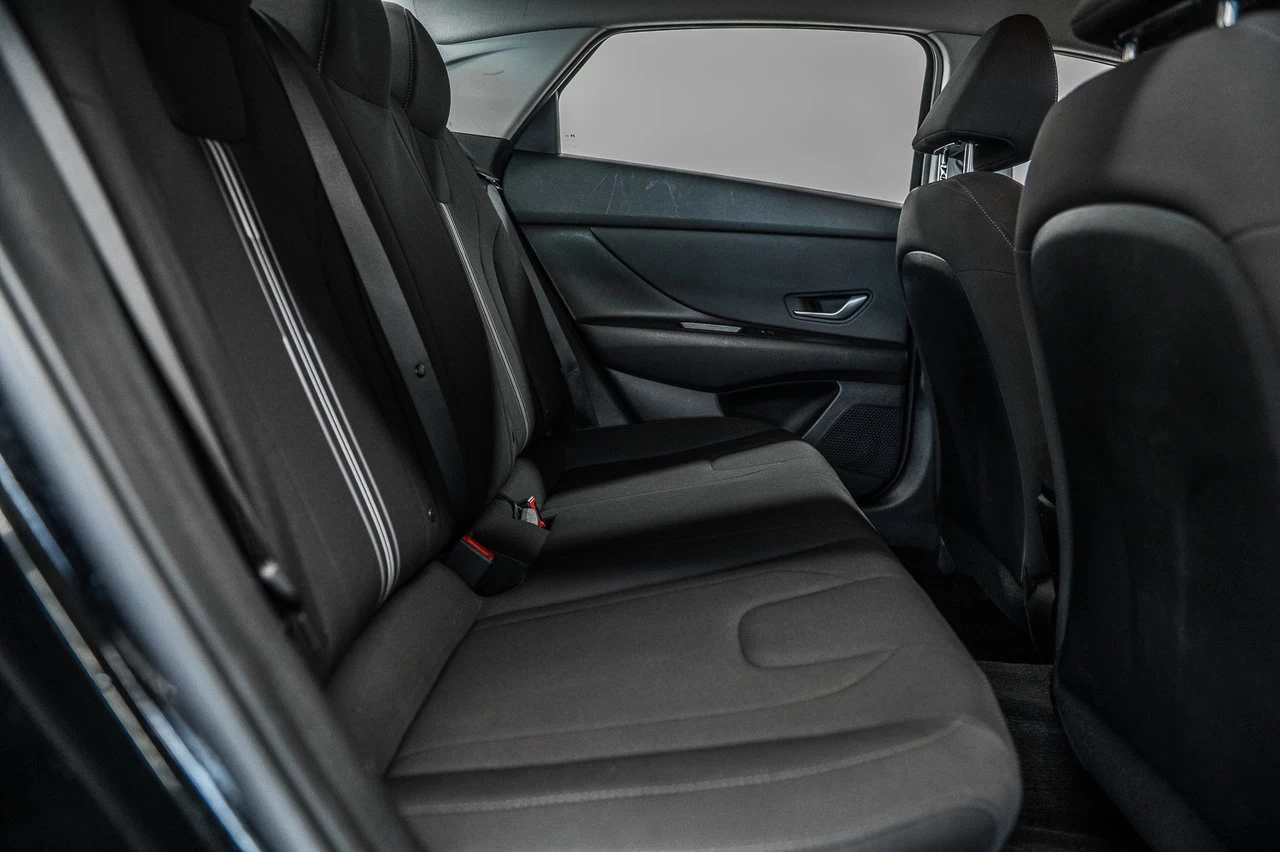 2021 Hyundai Elantra Preferred Main Image
