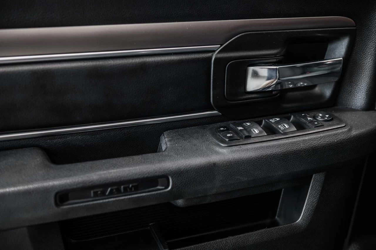 2021 RAM 1500 Classic Warlock 4x4 Crew Cab 5''7" Box BLUETOOTH+CAM.RECUL Image principale