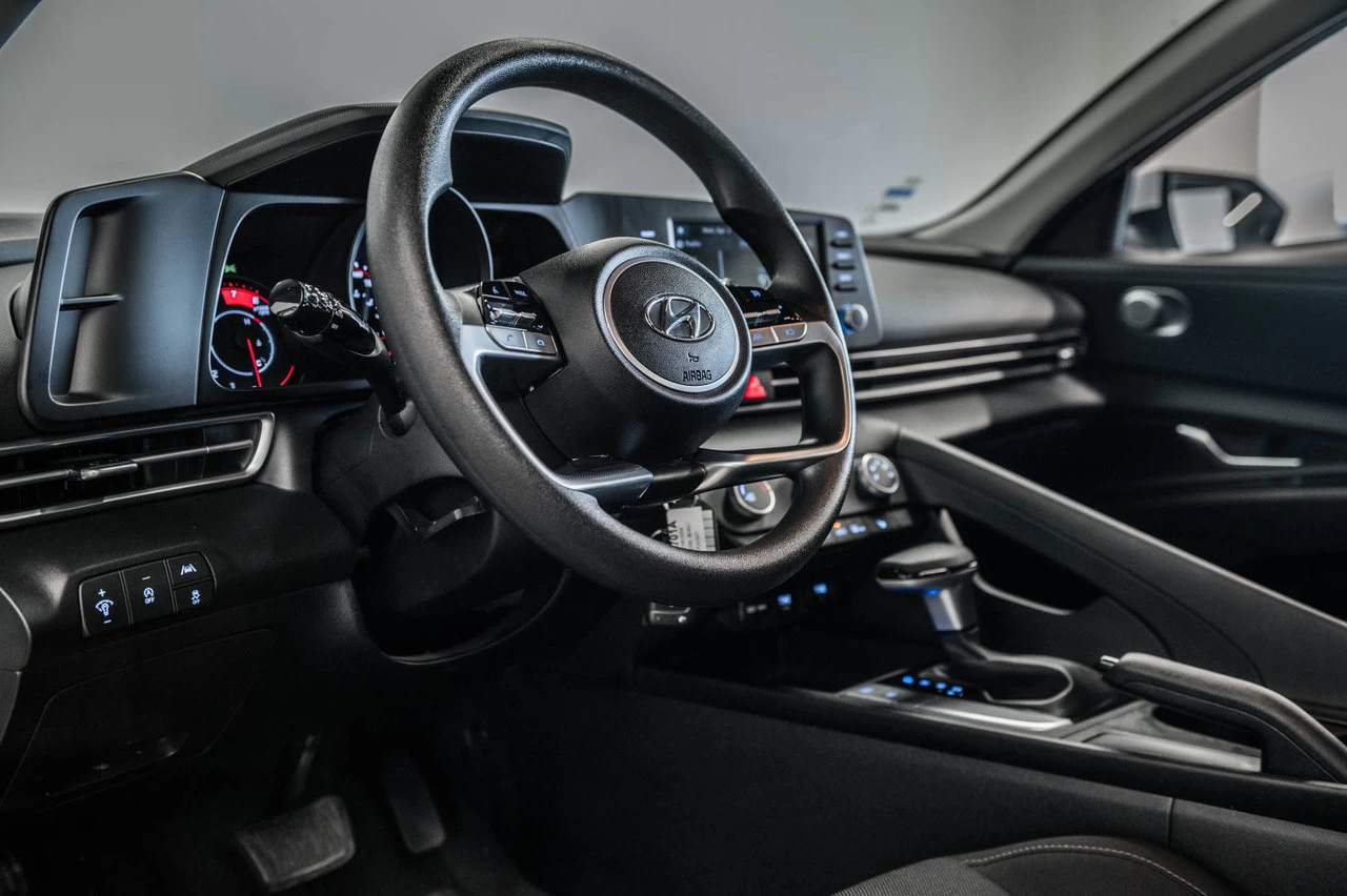 2023 Hyundai Elantra Essential Image principale