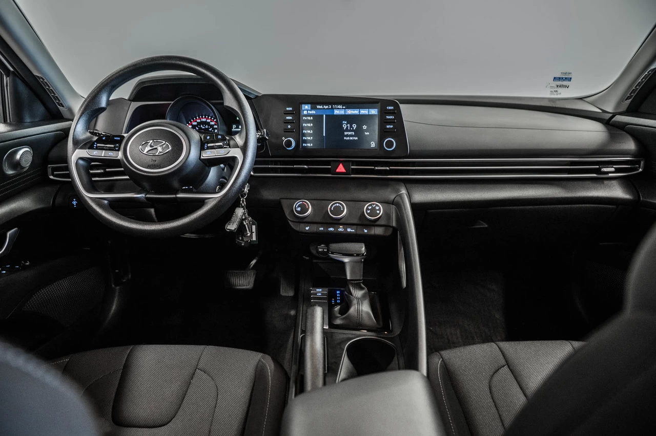 2023 Hyundai Elantra Essential Image principale