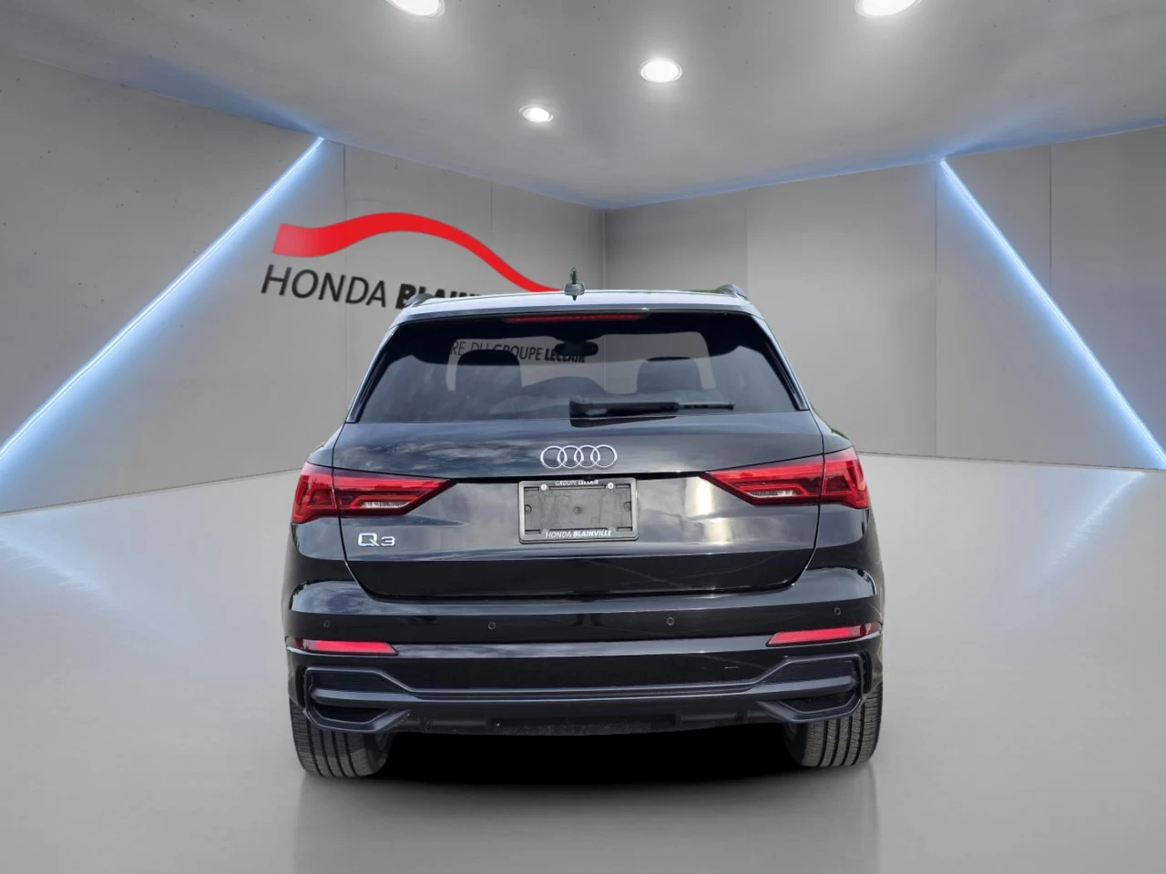 2020 Audi Q3 Technik 45 TFSI quattro Main Image