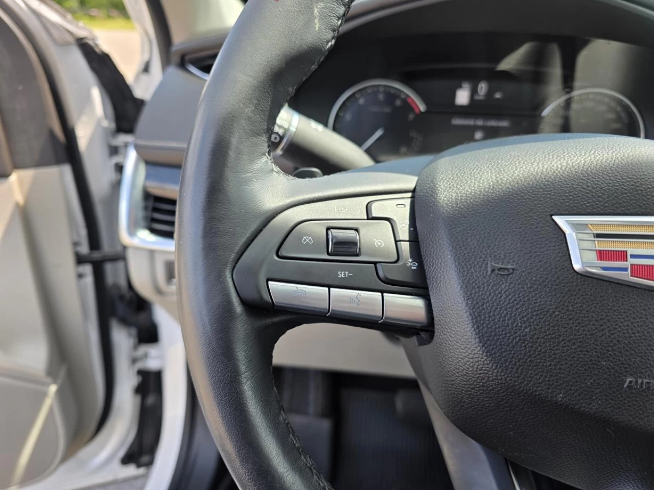 2022 Cadillac XT4 AWD 4dr Premium Luxury Main Image