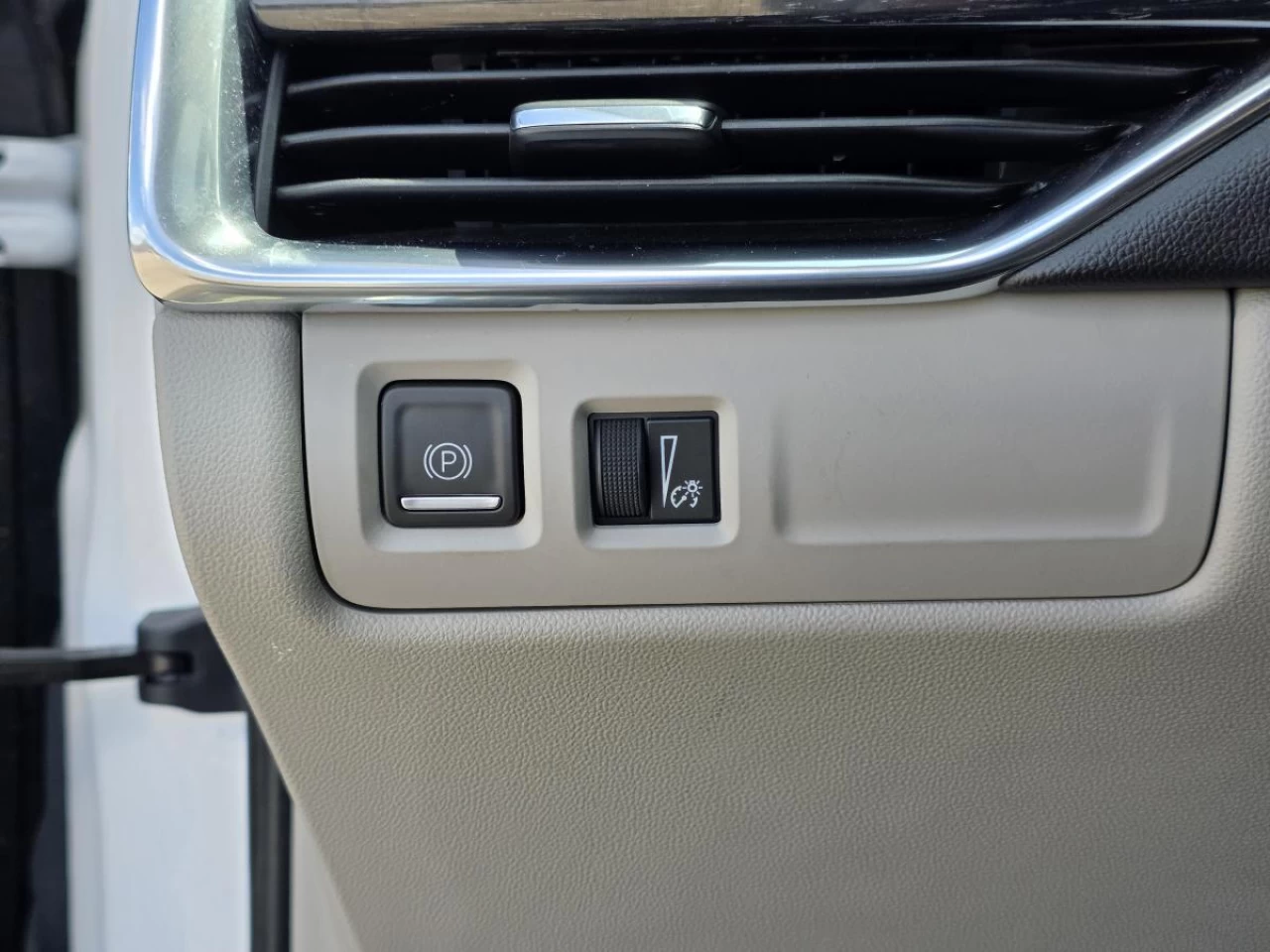 2022 Cadillac XT4 AWD 4dr Premium Luxury Main Image