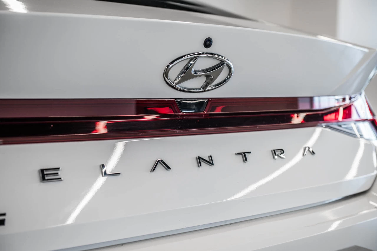 2023 Hyundai Elantra Essential Image principale