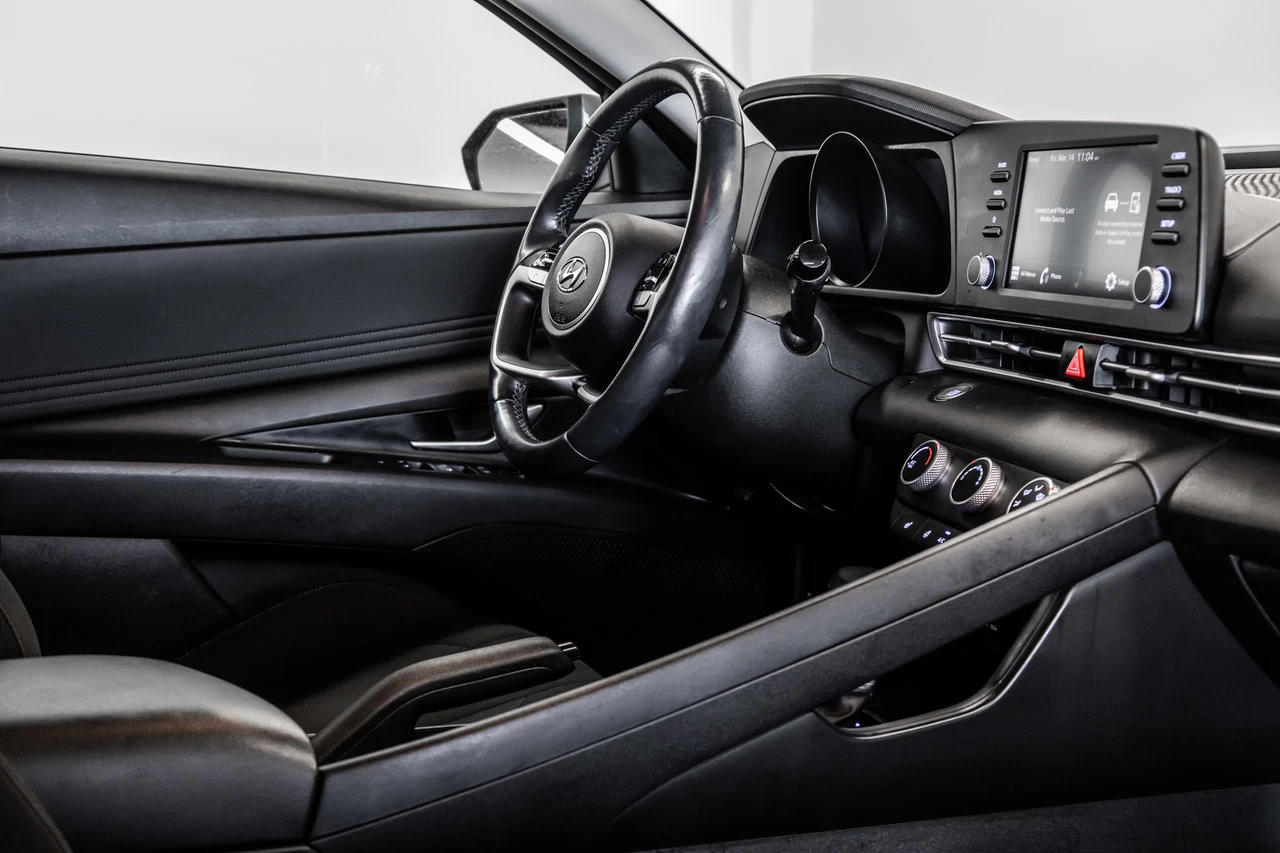 2022 Hyundai Elantra Preferred Main Image