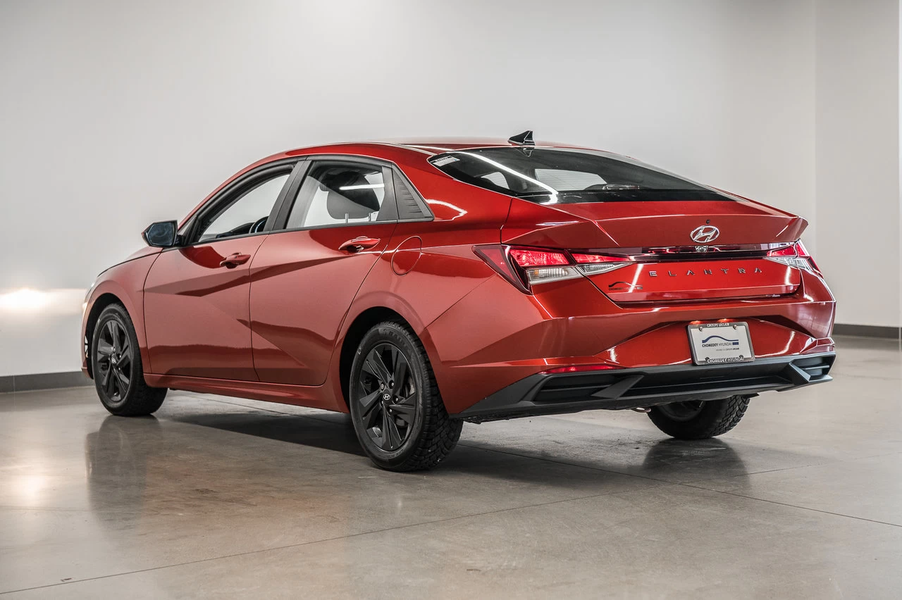 2021 Hyundai Elantra Preferred Main Image