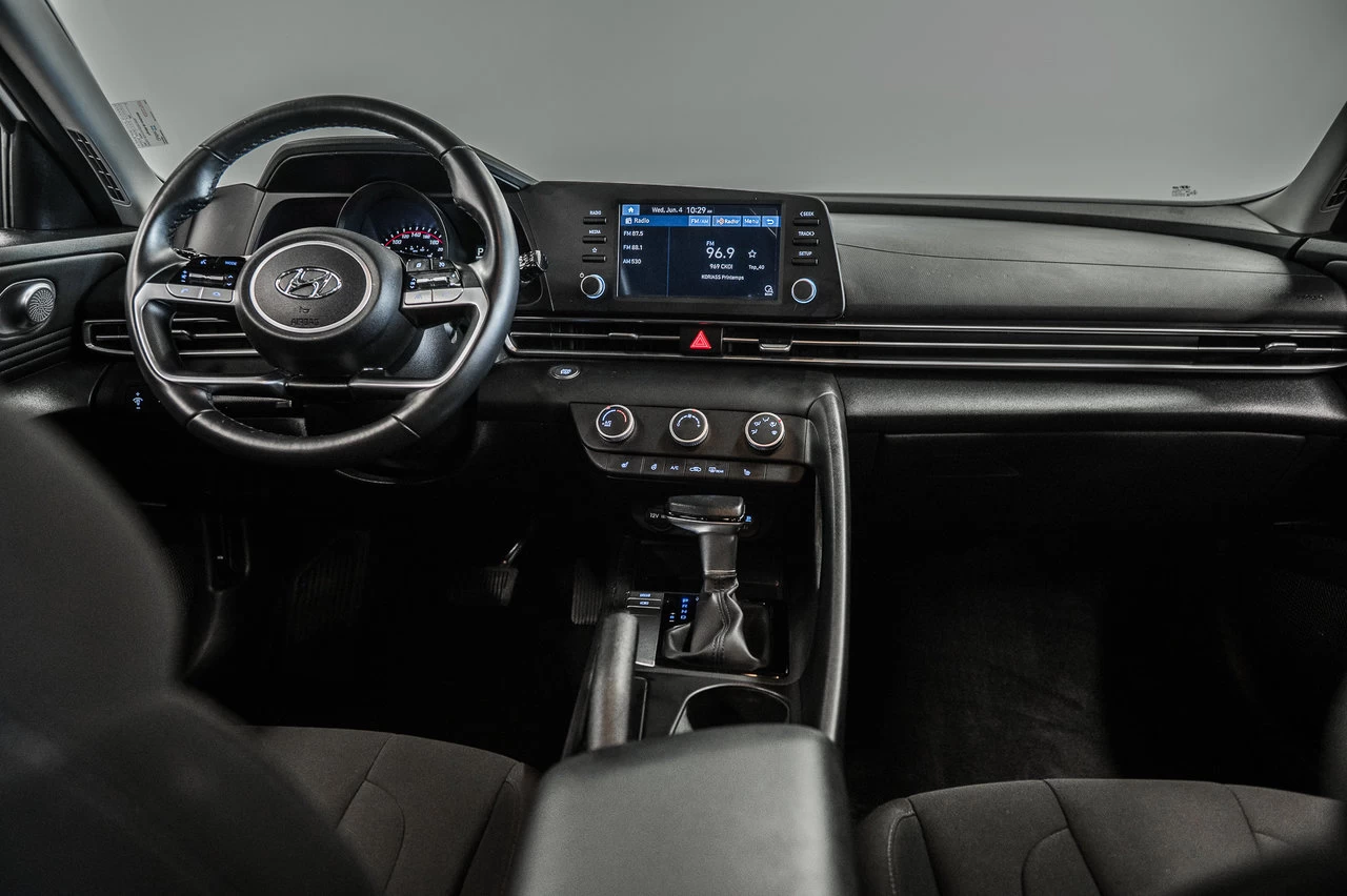 2022 Hyundai Elantra Preferred Image principale