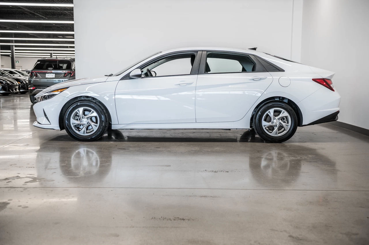 2023 Hyundai Elantra Essential Image principale