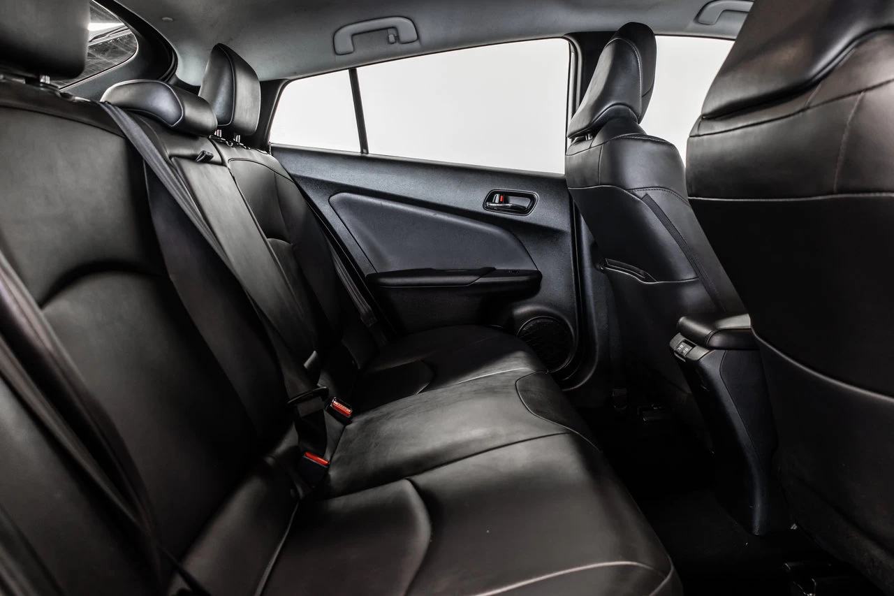 2019 Toyota Prius Tech. E-Awd Main Image