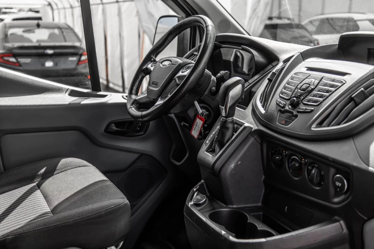 2017 Ford Transit Cargo Van T-250 148" Low Rf - GARANTIE 1 AN Main Image