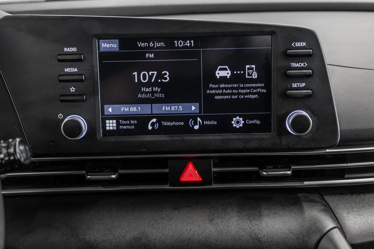 2024 Hyundai Elantra Essential Main Image