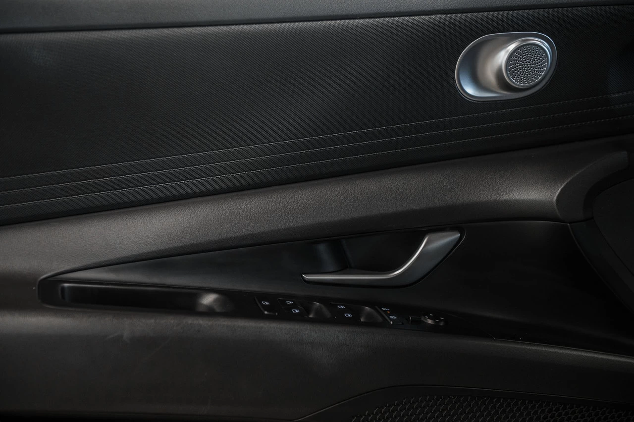 2024 Hyundai Elantra Essential Main Image
