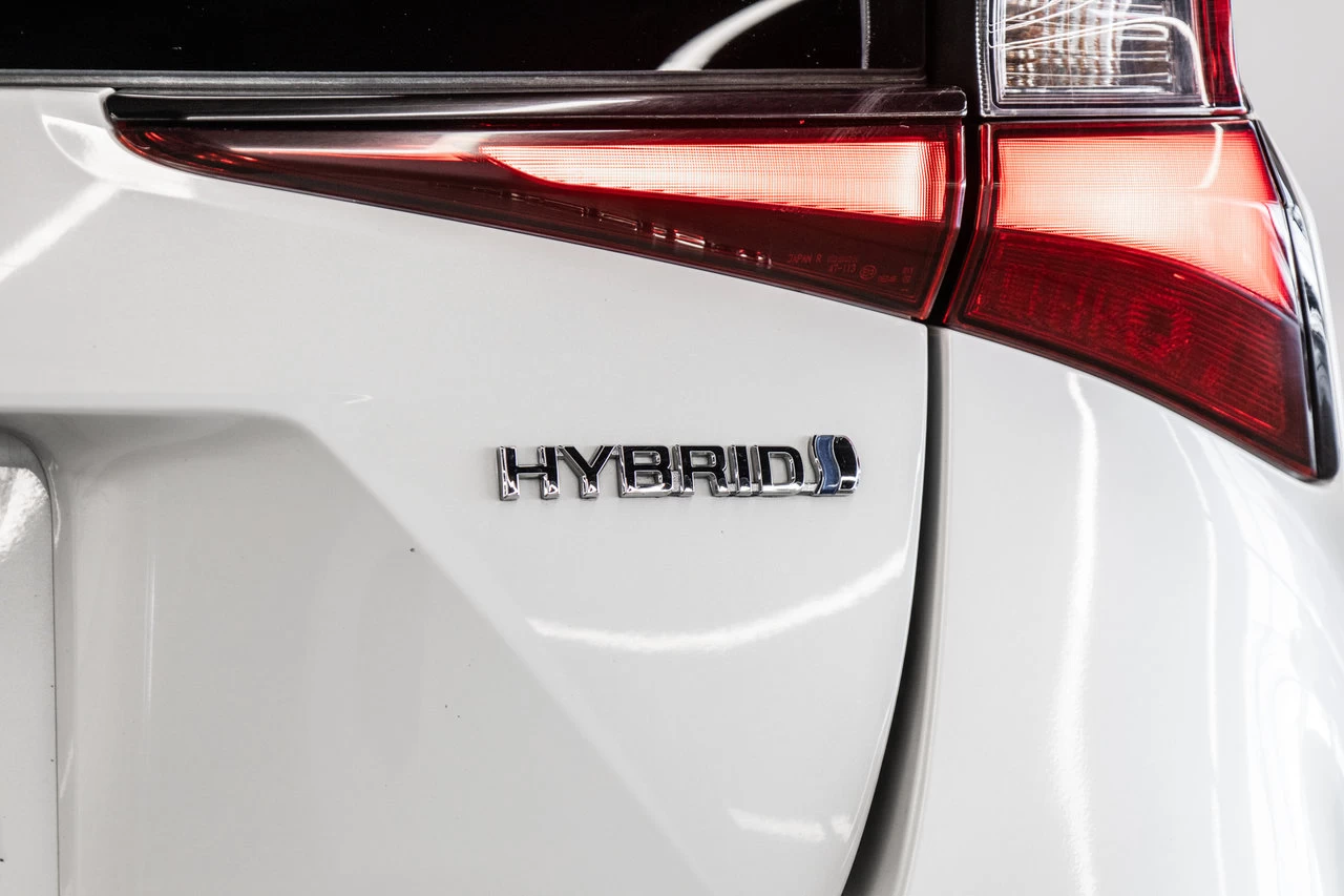2019 Toyota Prius Tech. E-Awd Main Image
