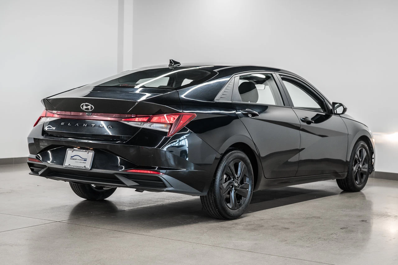 2021 Hyundai Elantra Preferred Main Image