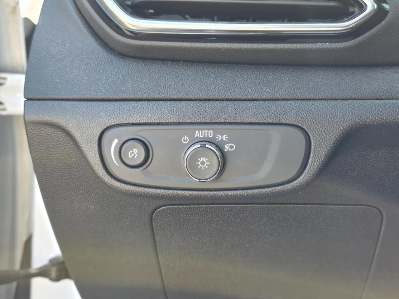 2023 Chevrolet Bolt EUV FWD 4dr LT Image principale