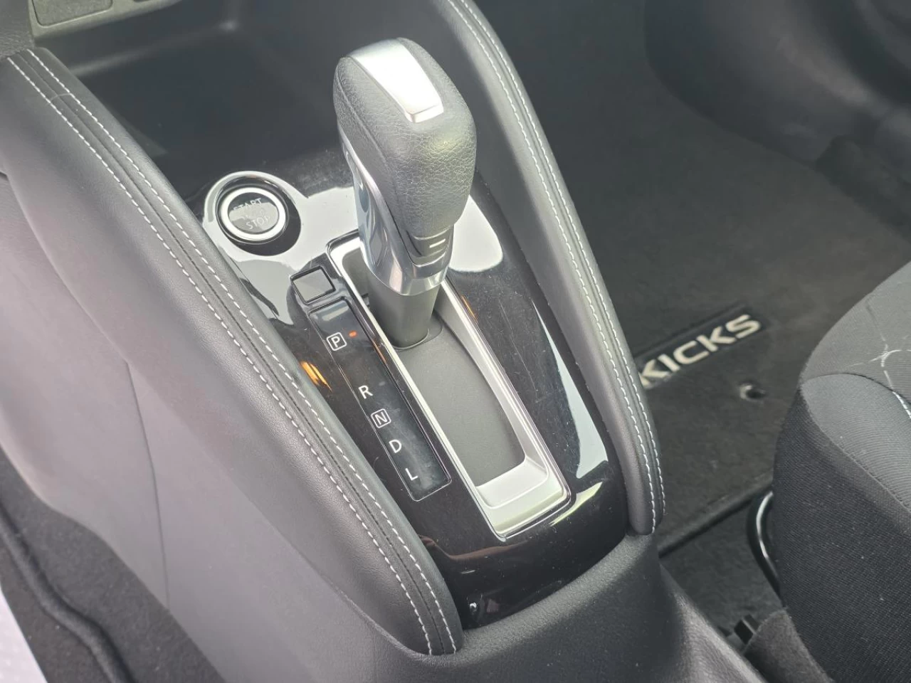 2019 Nissan Kicks S FWD Image principale
