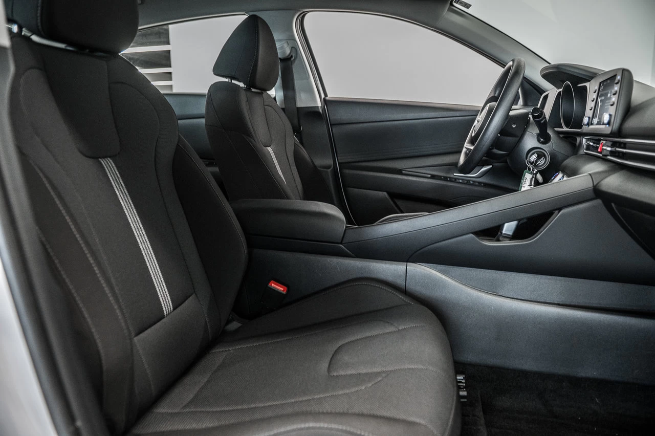 2023 Hyundai Elantra Essential Image principale
