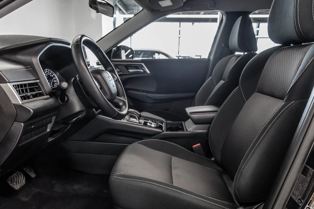 2024 Mitsubishi Outlander Es Awd 7pass Image principale