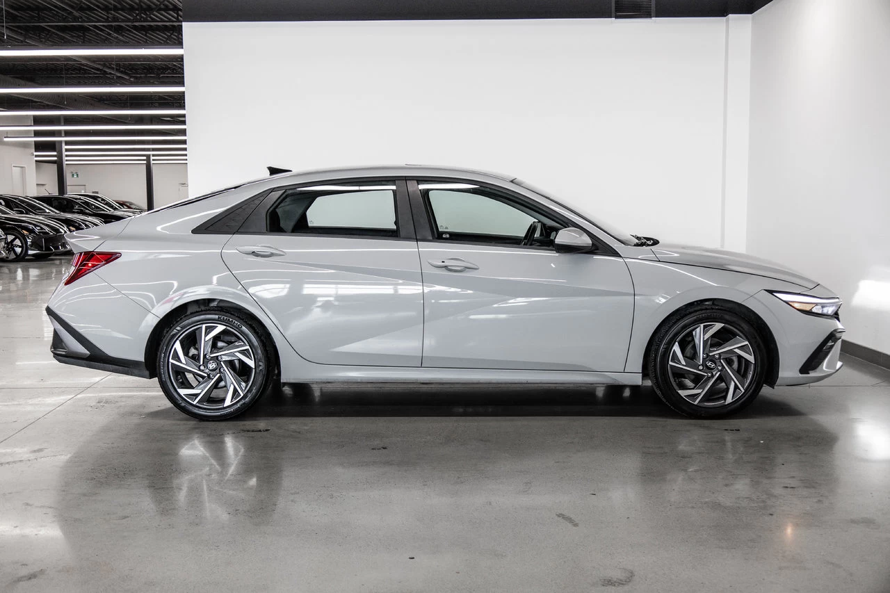2024 Hyundai Elantra Preferred Tech Image principale