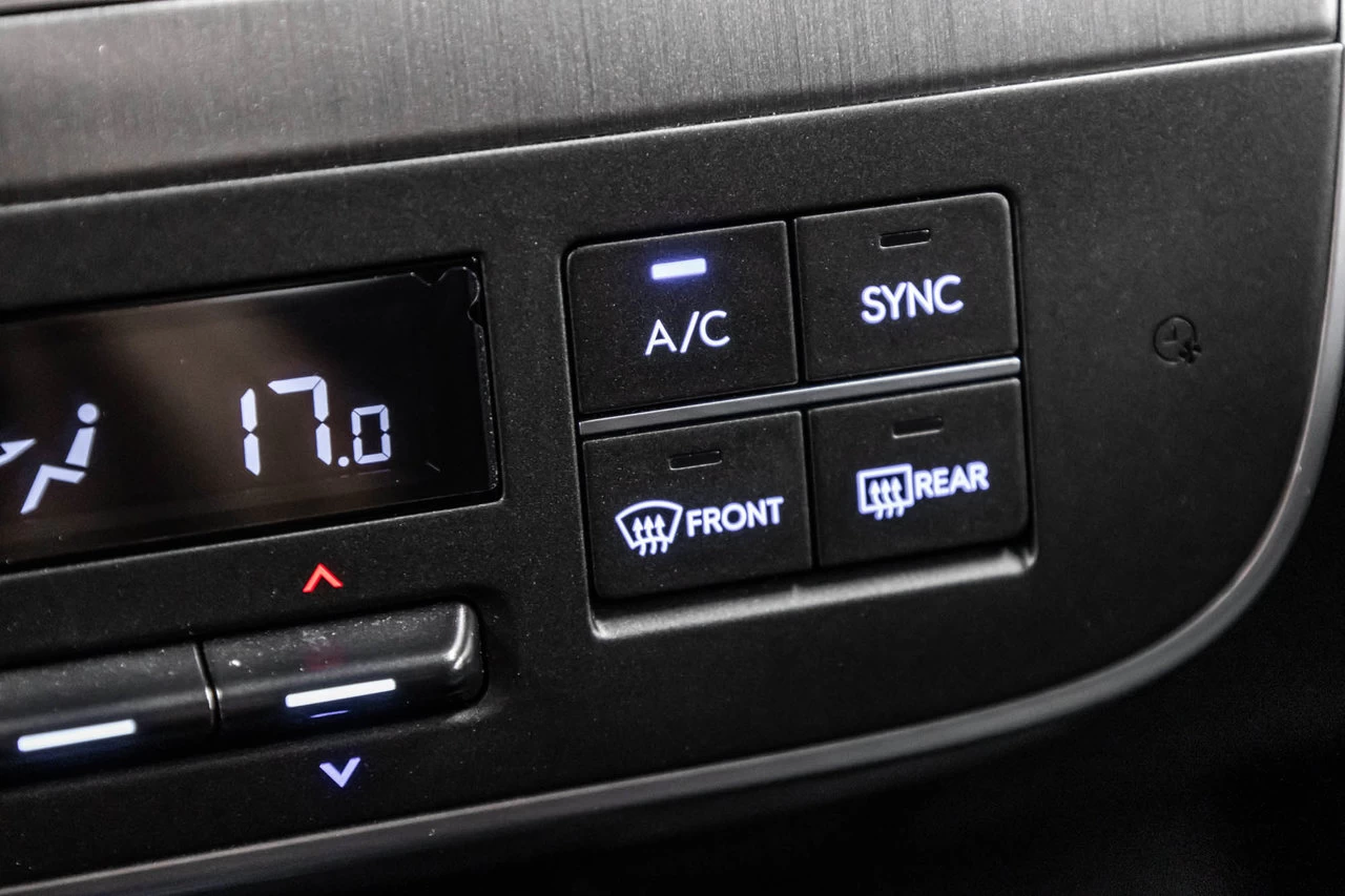 2025 Hyundai Kona Electric Preferred Main Image