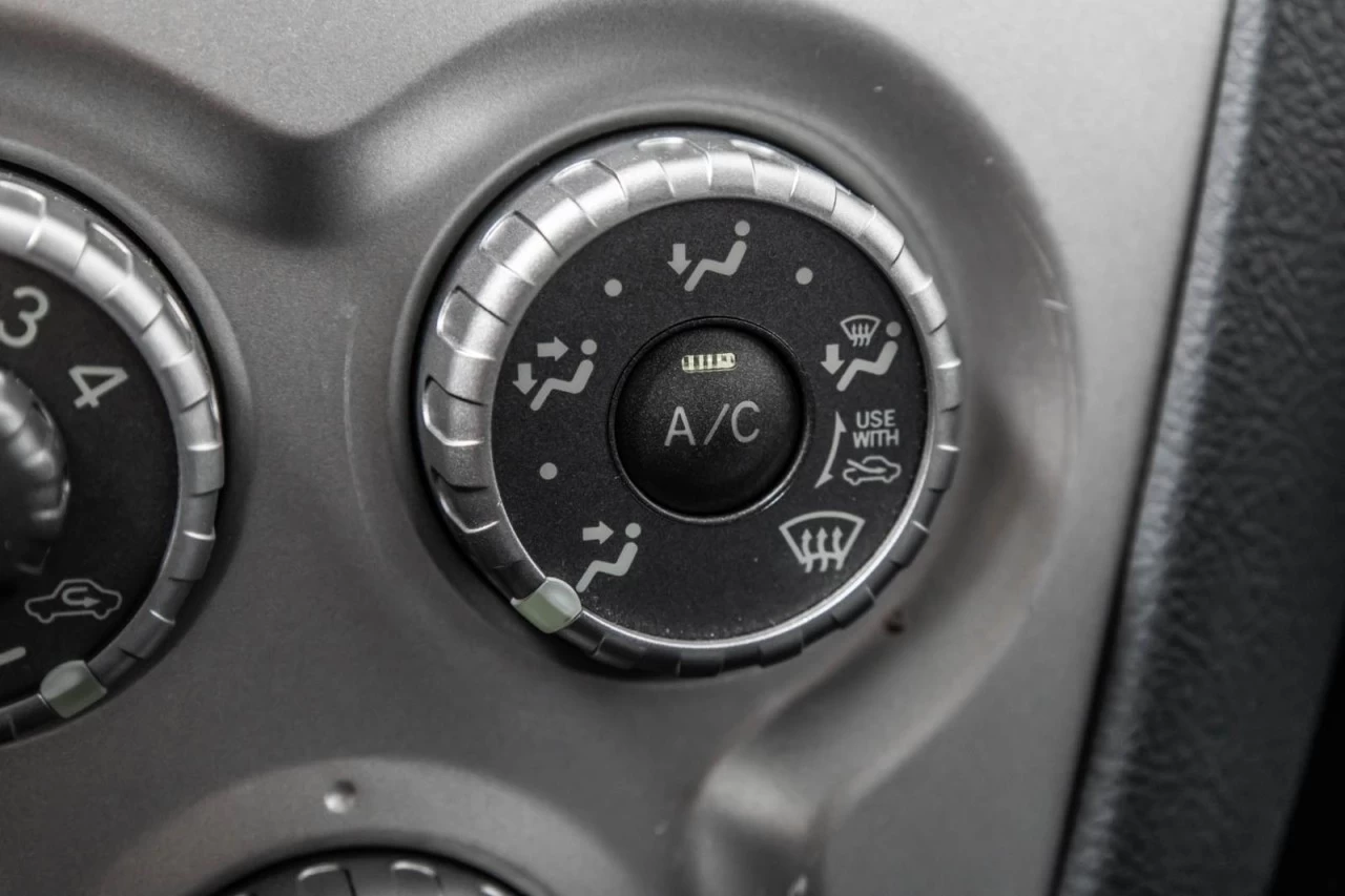 2010 Toyota Yaris Automatique + A/C BAS KM!!! Image principale