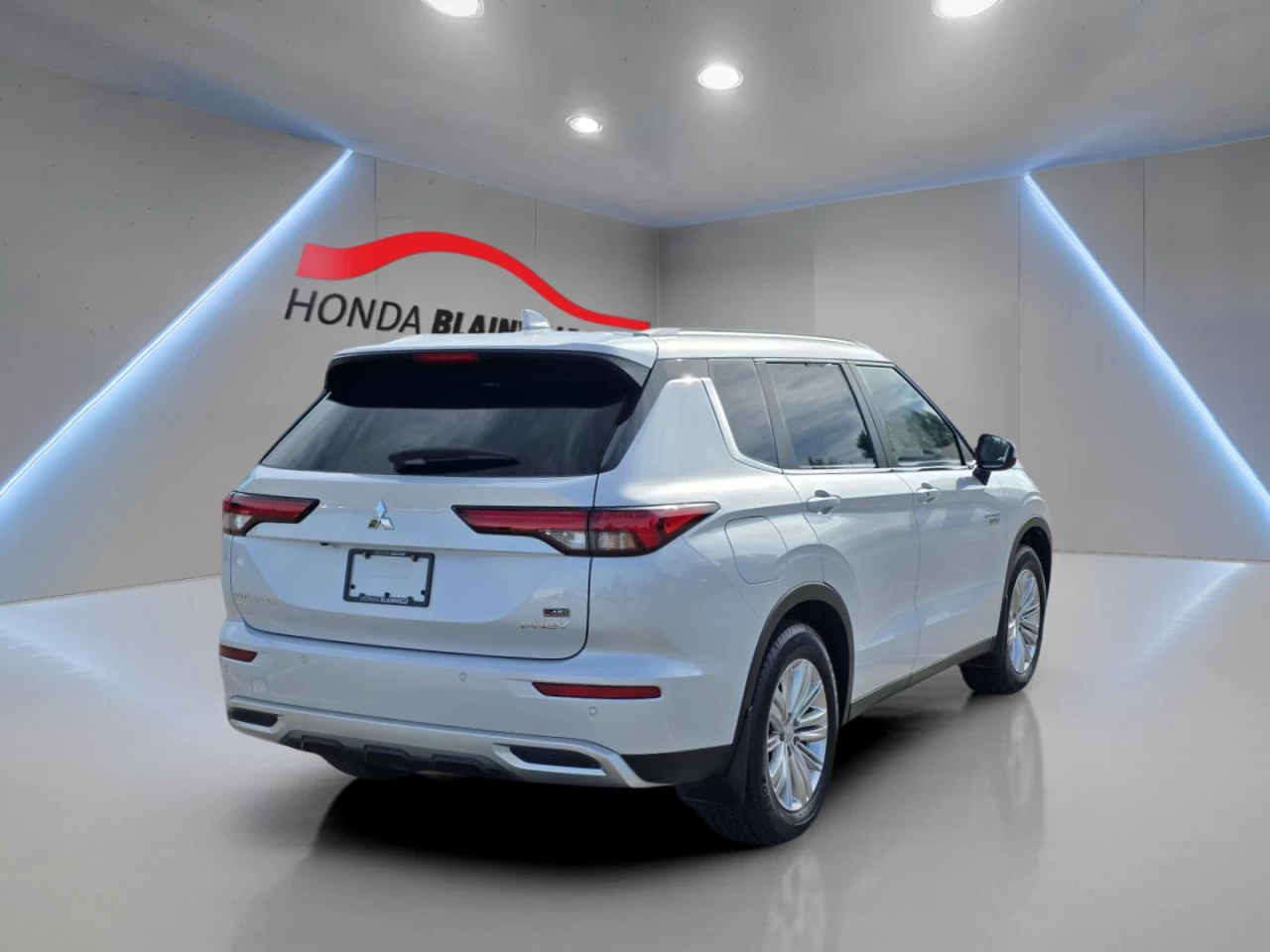 2025 Mitsubishi Outlander LE S-AWC Main Image