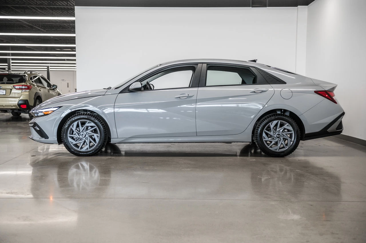 2025 Hyundai Elantra Preferred Main Image