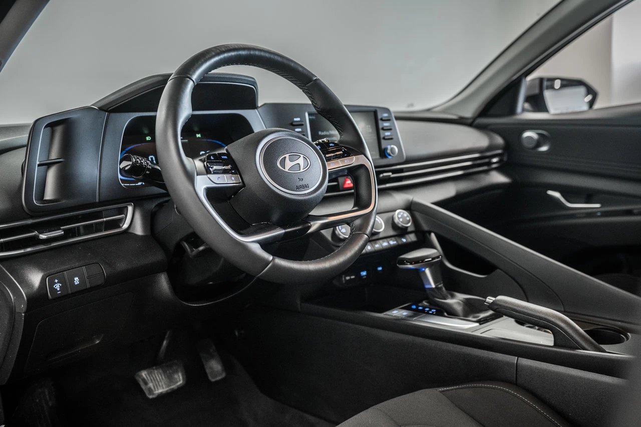 2025 Hyundai Elantra Preferred Main Image
