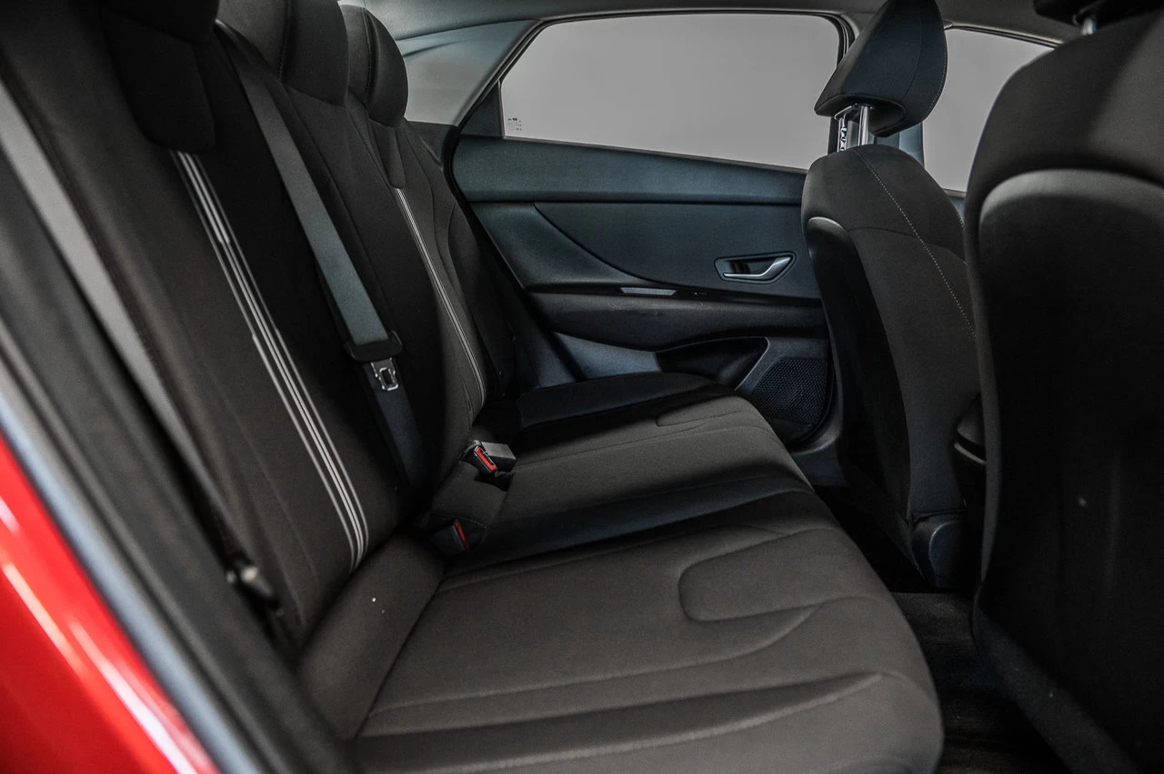 2021 Hyundai Elantra Preferred Main Image
