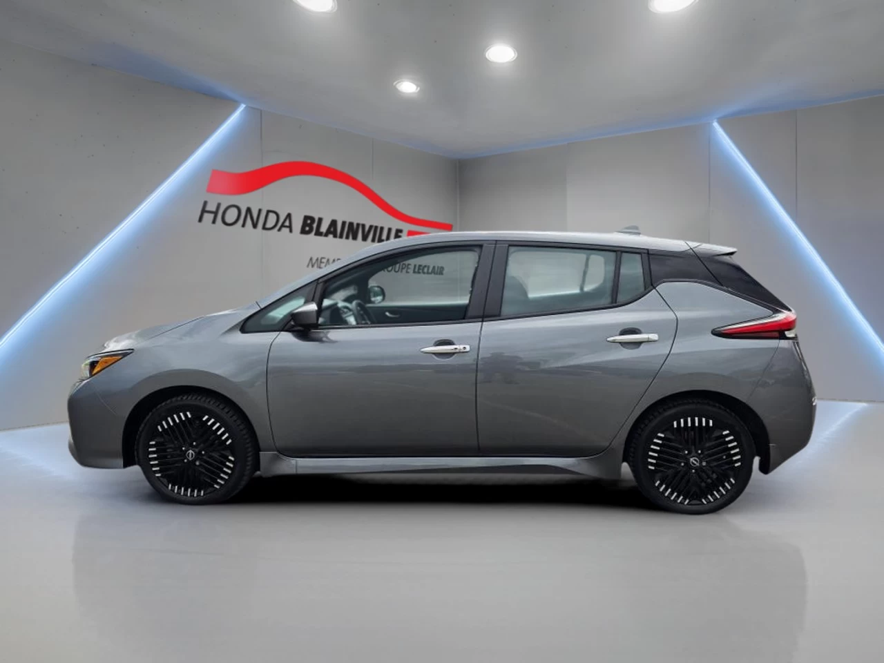 2023 Nissan LEAF SV Hatchback Image principale