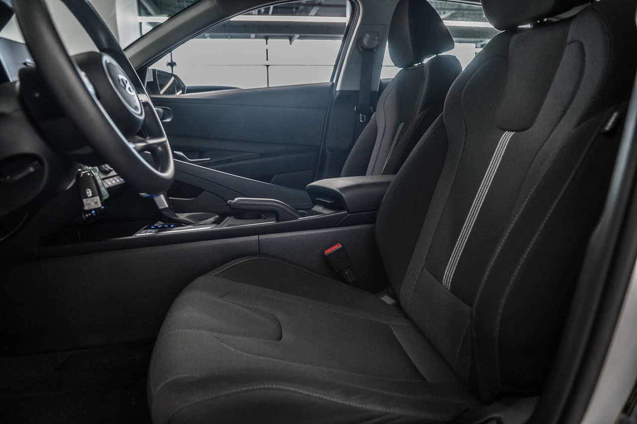 2023 Hyundai Elantra Essential Image principale