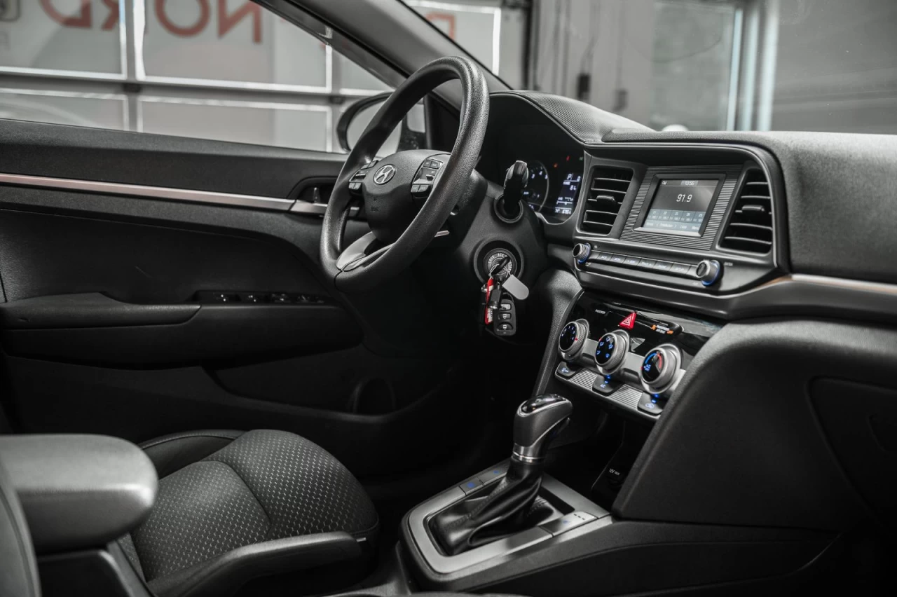 2020 Hyundai Elantra Essential SIEGES.CHAUFFANTS+CARPLAY Main Image