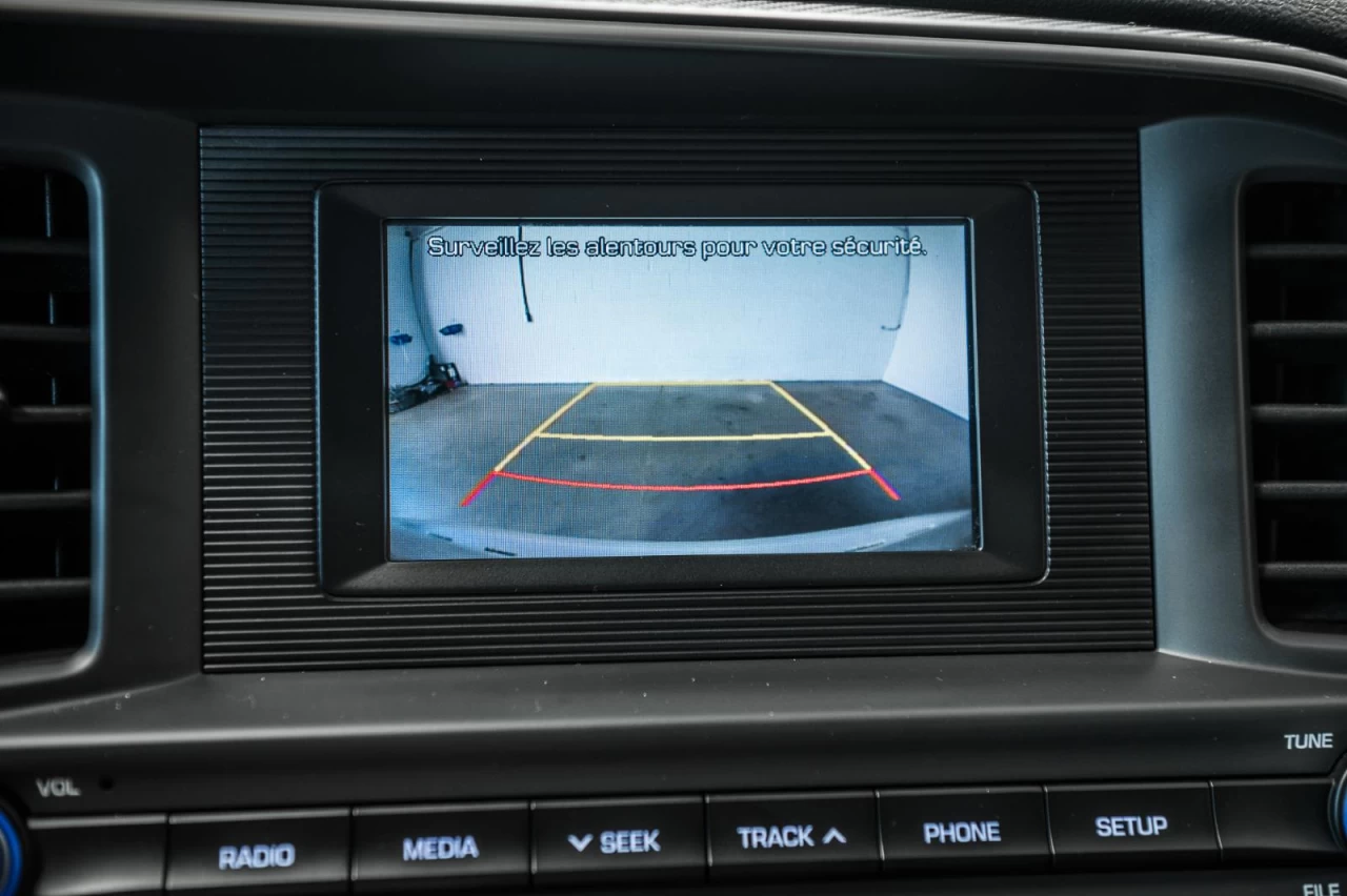 2020 Hyundai Elantra Essential SIEGES.CHAUFFANTS+CARPLAY Main Image