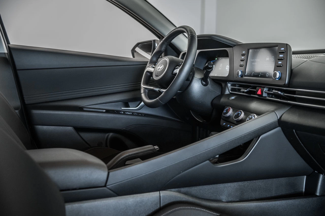 2025 Hyundai Elantra Preferred Main Image