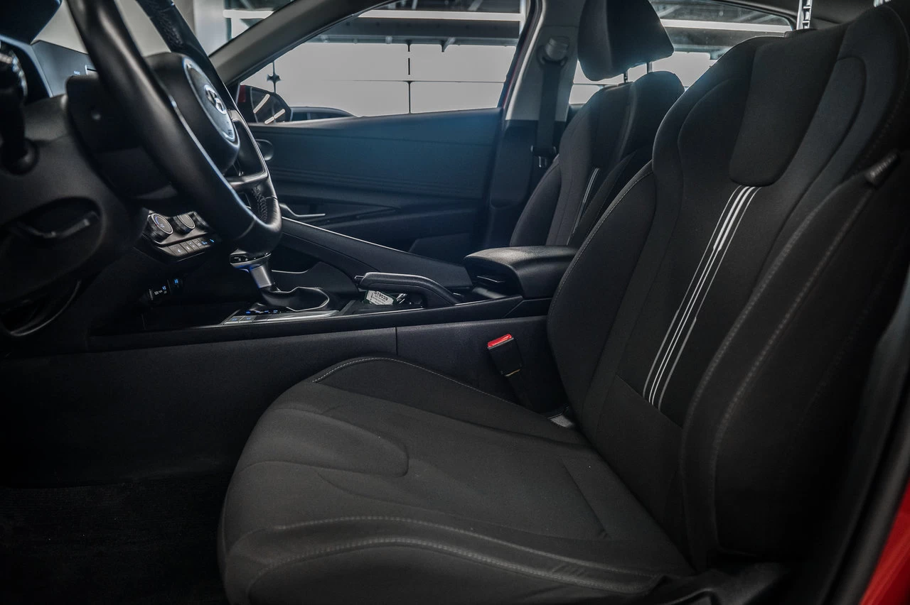2021 Hyundai Elantra Preferred Main Image