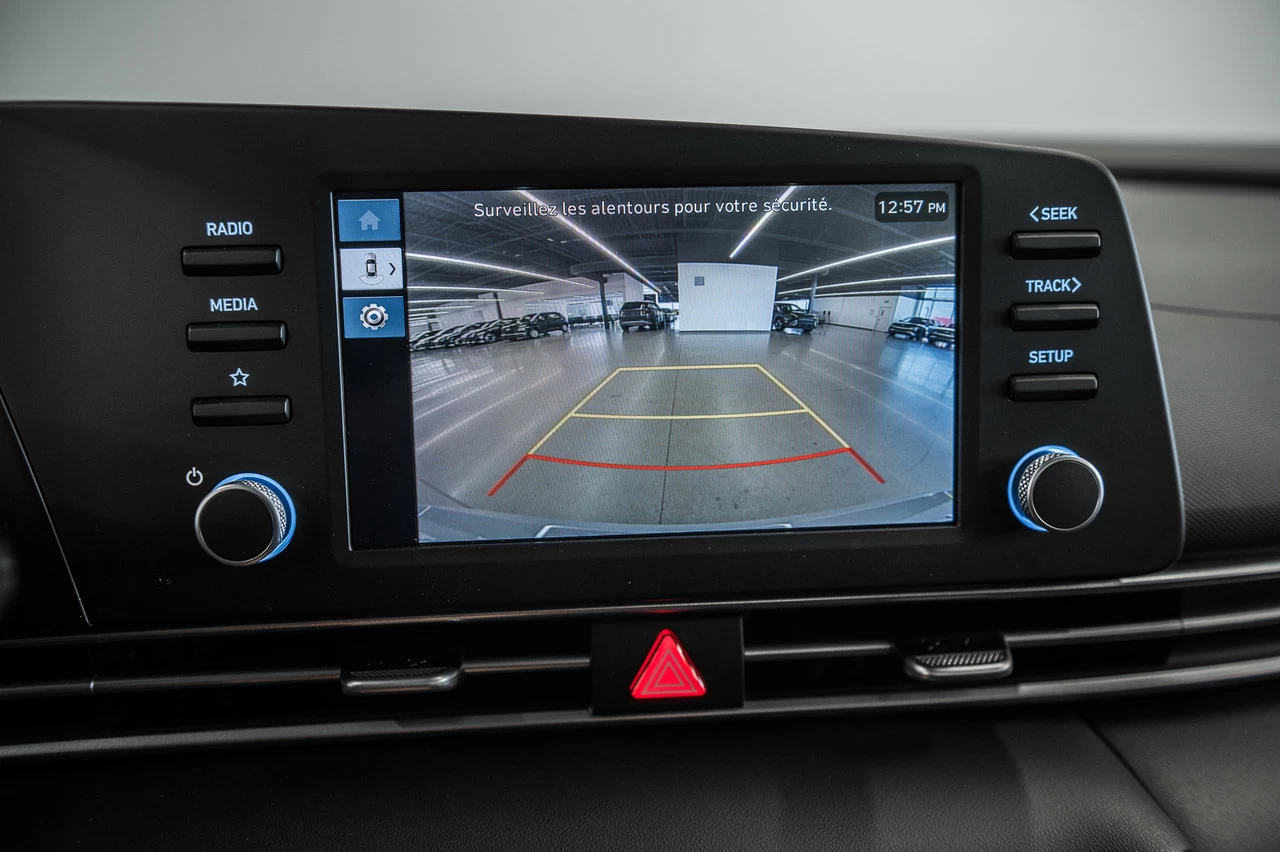 2024 Hyundai Elantra Essential Main Image