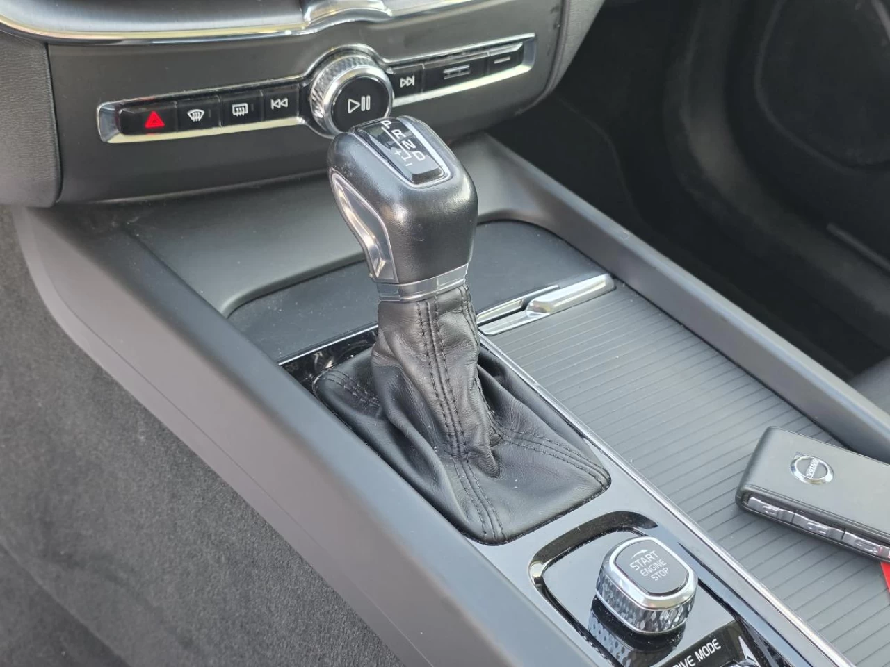 2019 Volvo XC60 T6 AWD Momentum Image principale