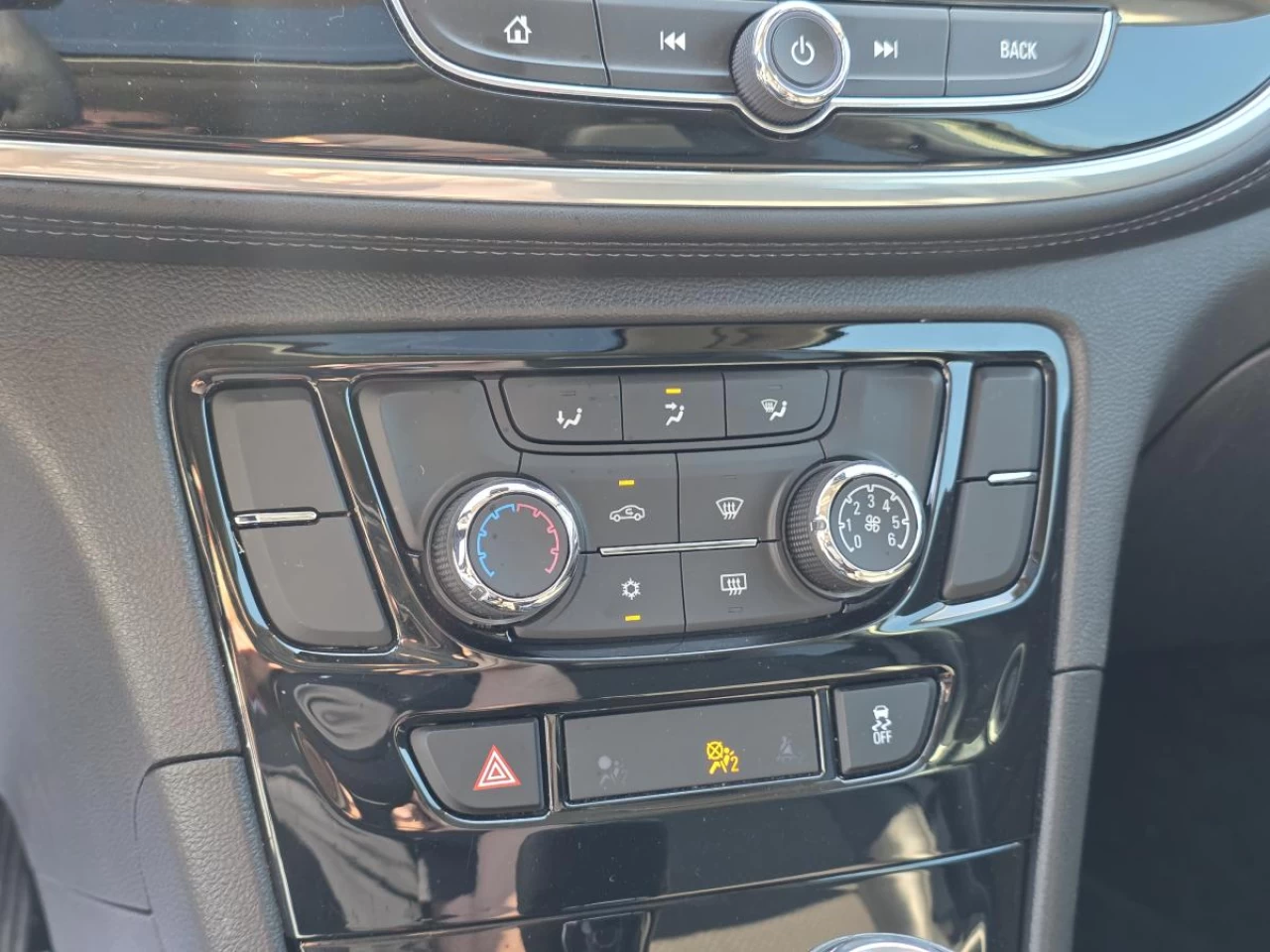 2019 Buick Encore Sport Touring FWD Main Image