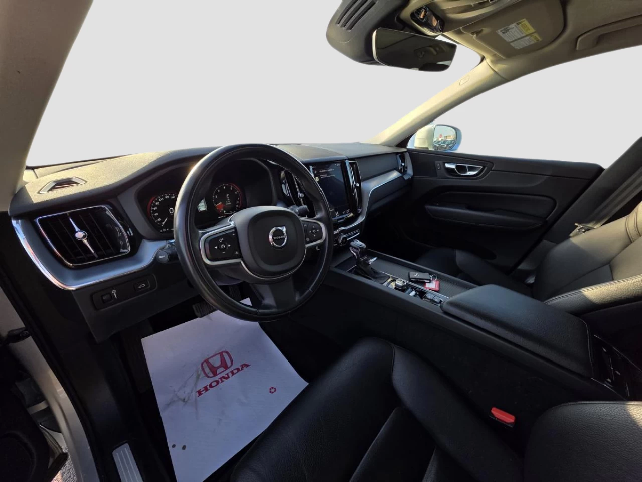 2019 Volvo XC60 T6 AWD Momentum Image principale