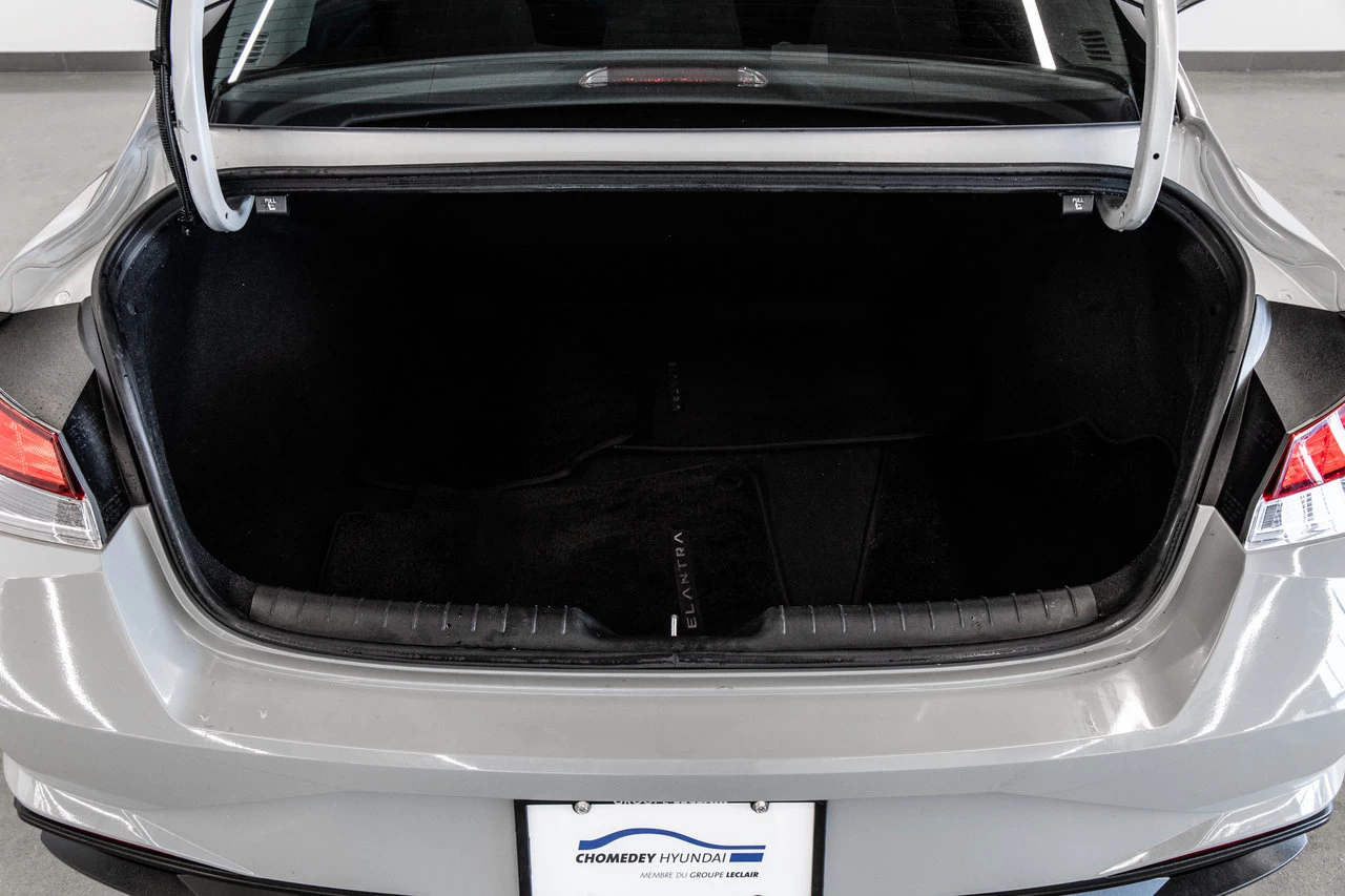 2022 Hyundai Elantra Preferred Main Image