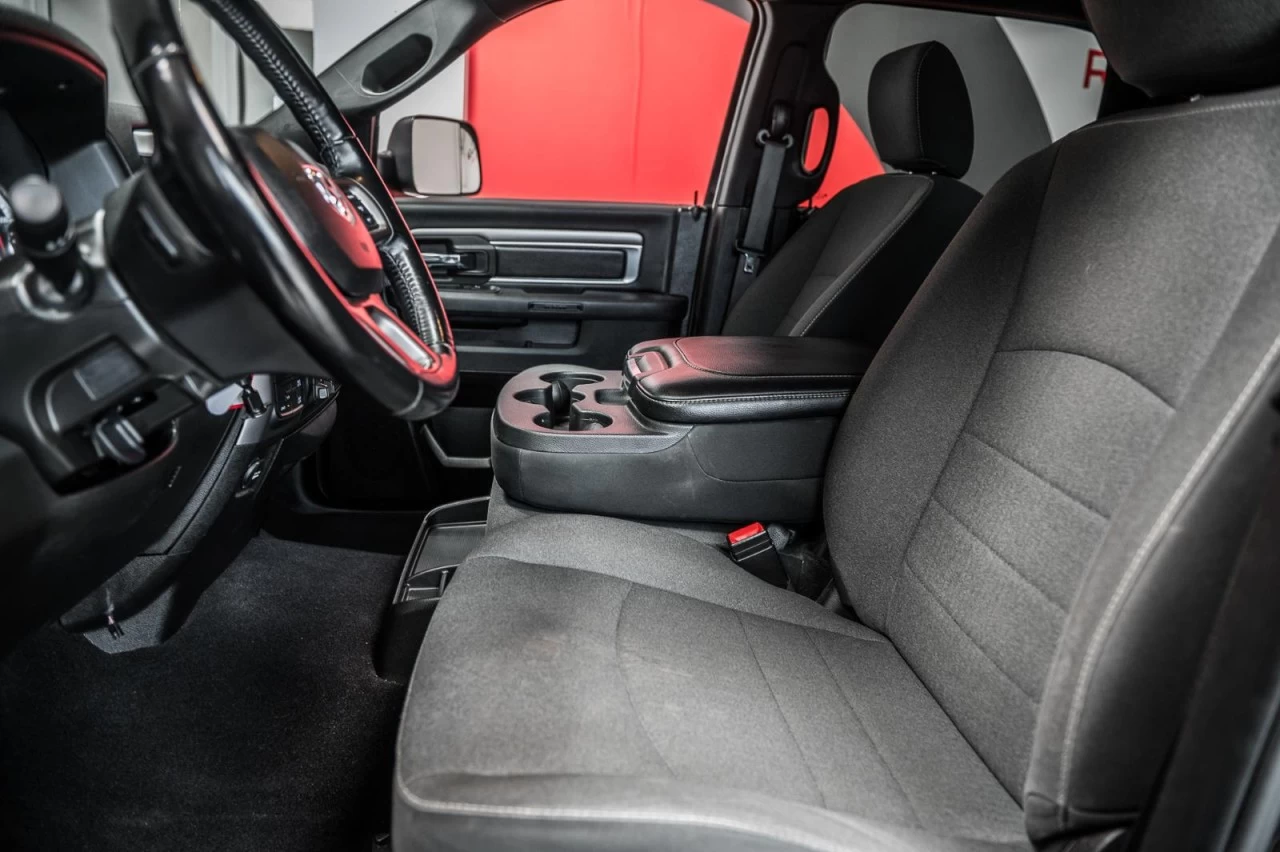 2021 RAM 1500 Classic Warlock 4x4 Crew Cab 5''7" Box BLUETOOTH+CAM.RECUL Image principale