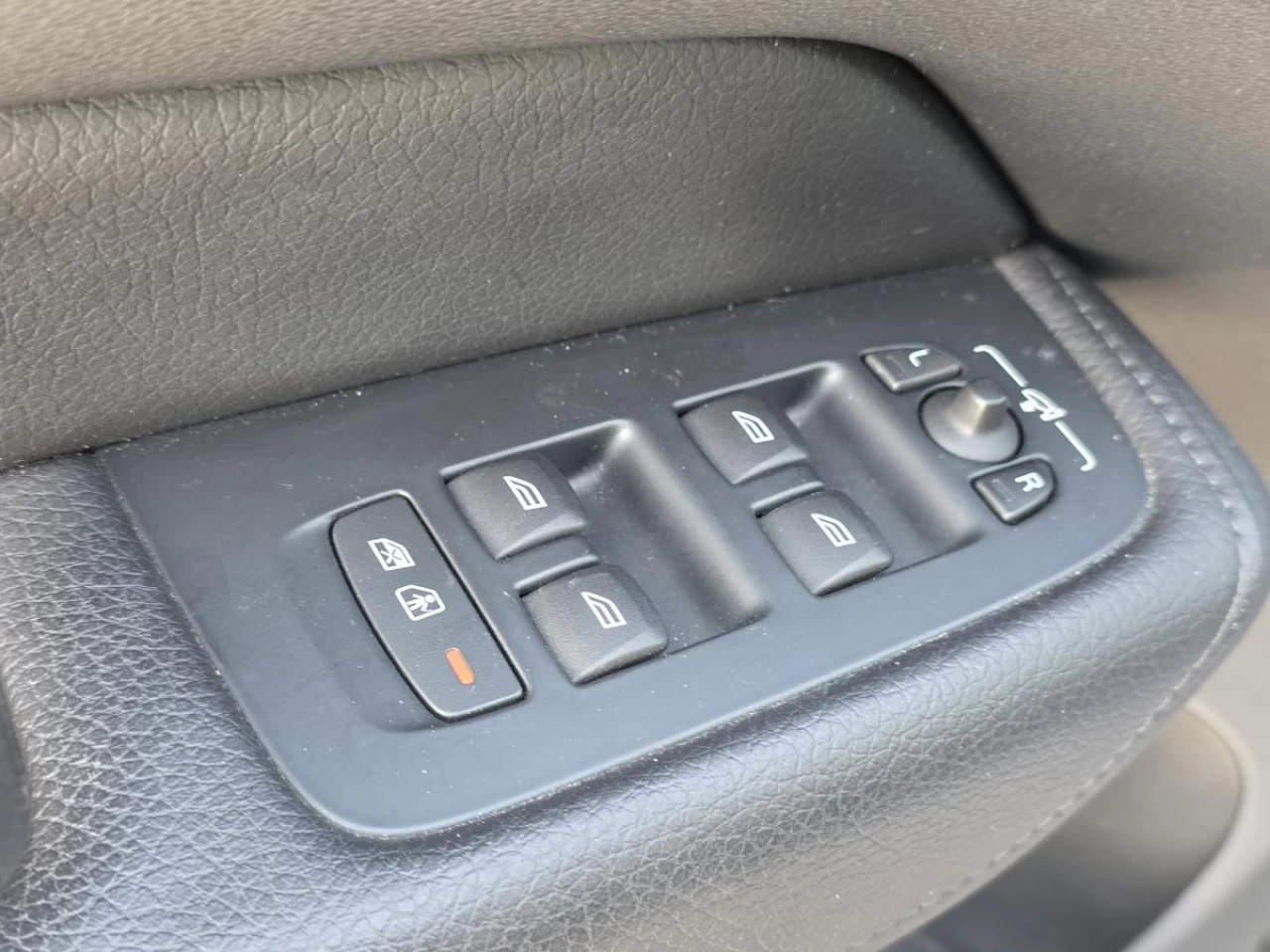 2019 Volvo XC60 T6 AWD Momentum Image principale