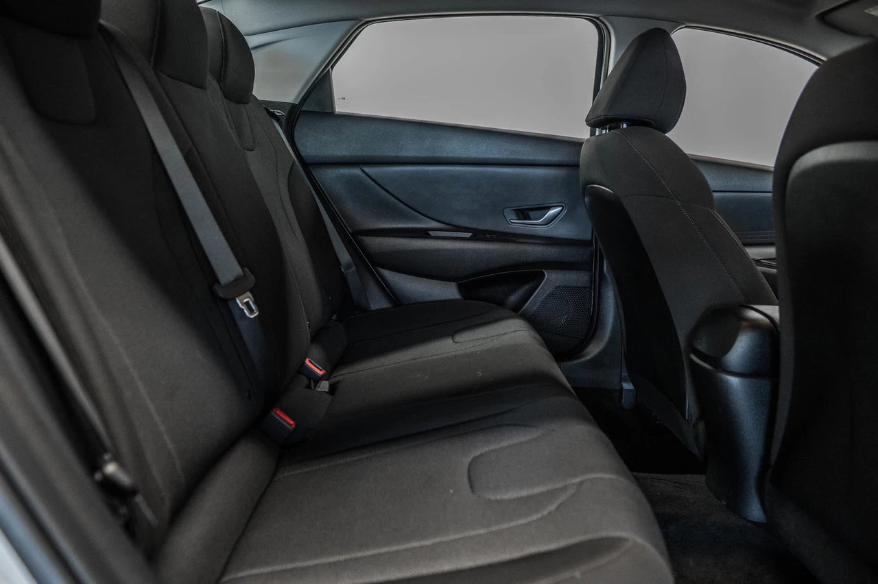 2023 Hyundai Elantra Essential Image principale
