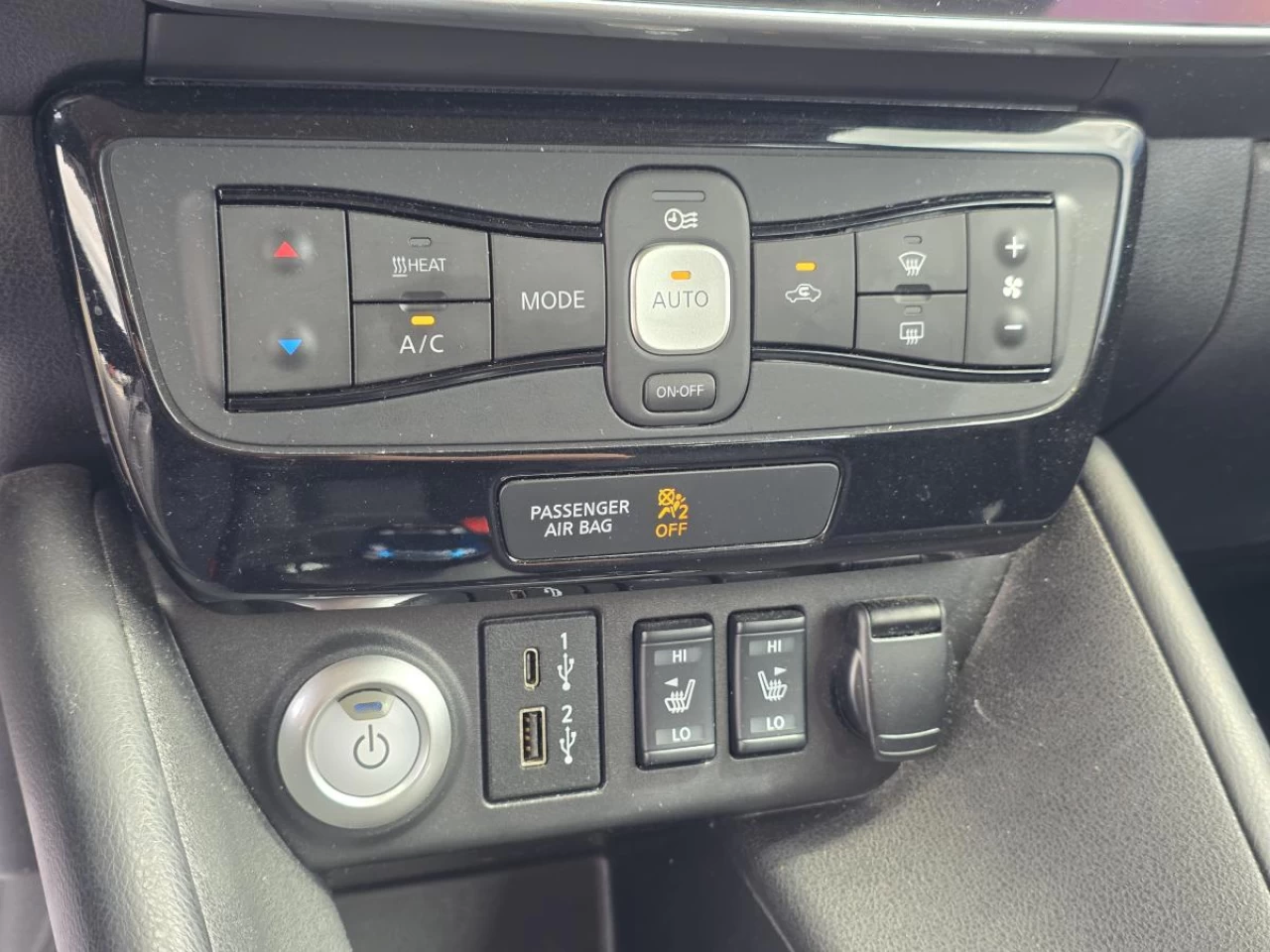 2023 Nissan LEAF SV Hatchback Image principale