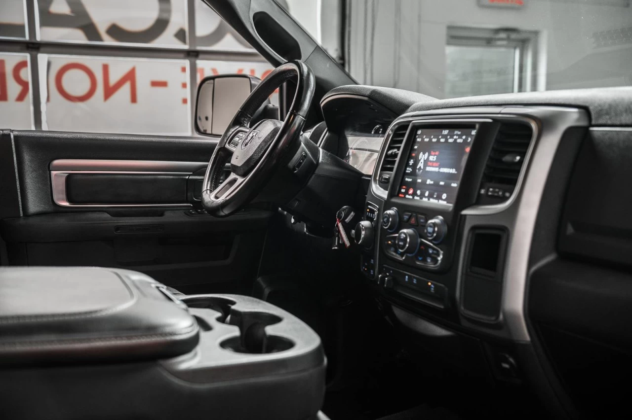 2021 RAM 1500 Classic Warlock 4x4 Crew Cab 5''7" Box BLUETOOTH+CAM.RECUL Image principale