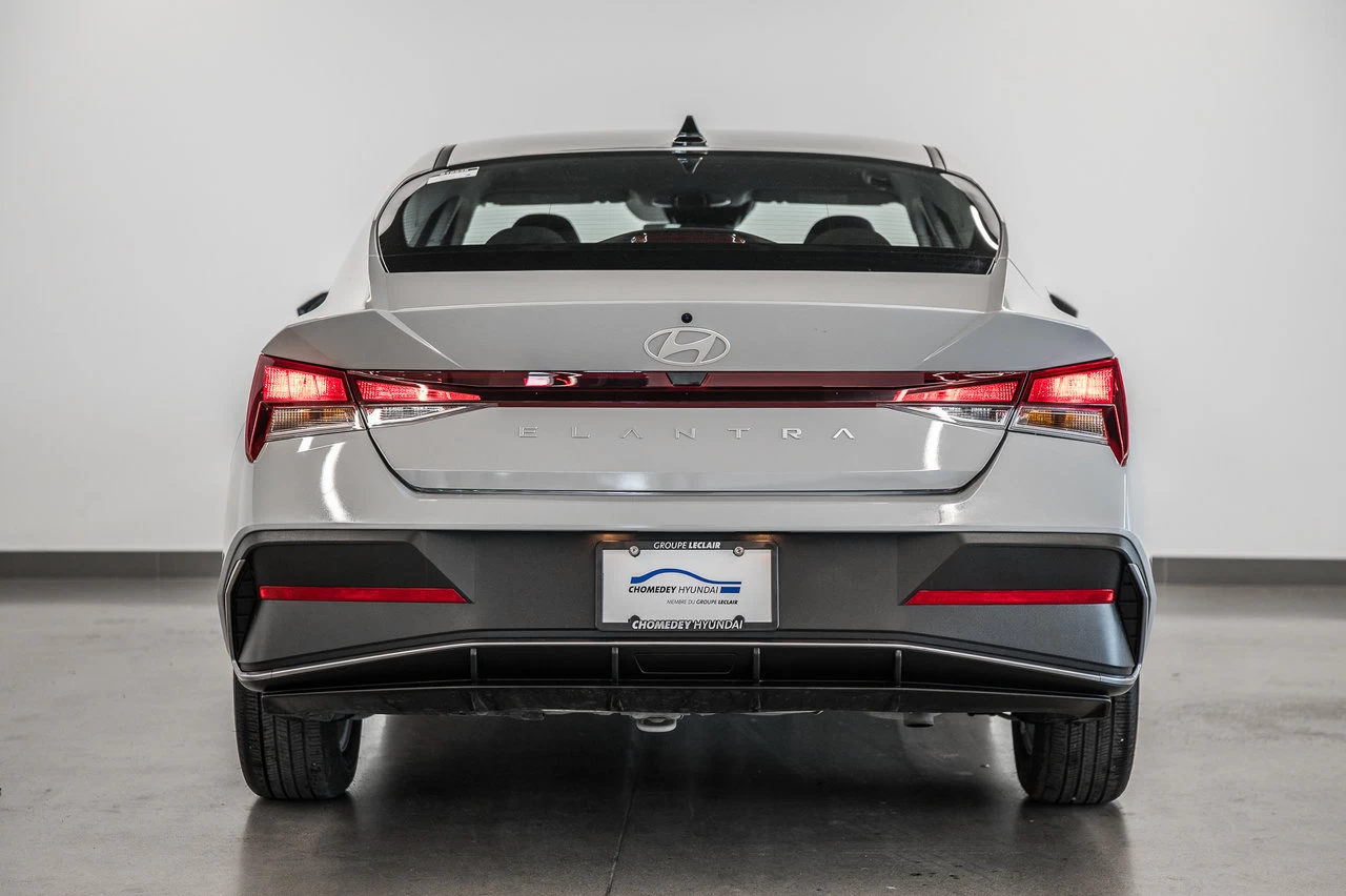 2024 Hyundai Elantra Essential Main Image